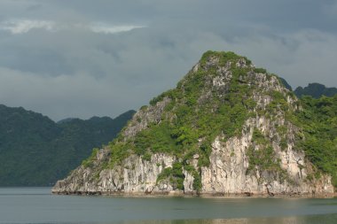 halong bay, vietnam kalker taşları