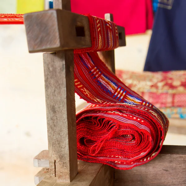 Handmade silk textile industry, silk scarf on a old machine — Stock Photo, Image