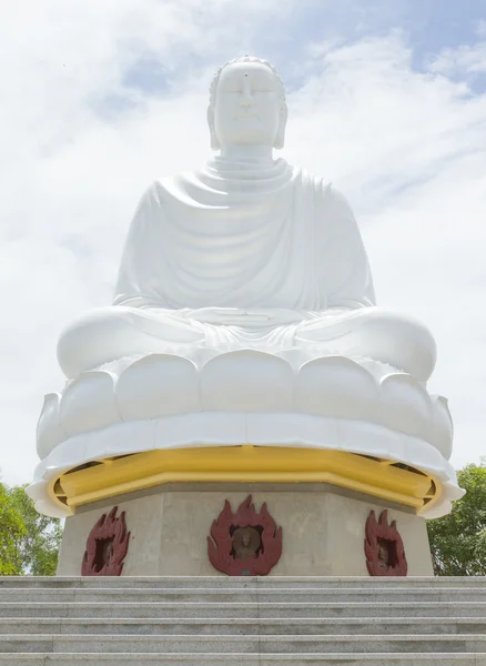 Buda, landmark nha trang, vietnam üzerinde — Stok fotoğraf