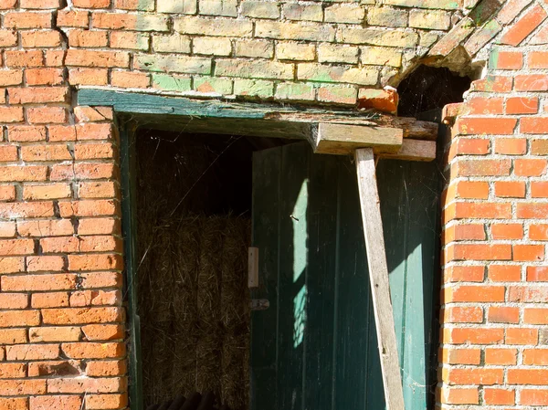 Broken doorway — Stock Photo, Image