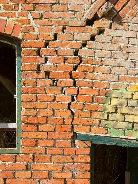 Zerbrochene Mauer — Stockfoto