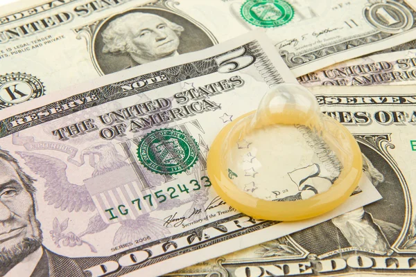 Kondom na amerických dolarů účty — Stock fotografie