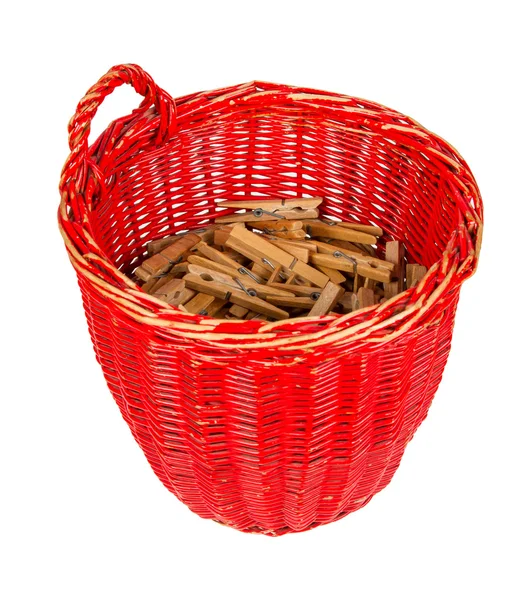 아주 오래 된 빨간 바구니 나무 clothespins — 스톡 사진