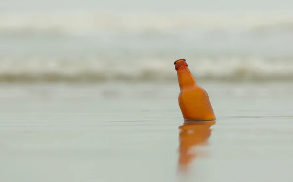 Beer on the beach — Stock Photo, Image