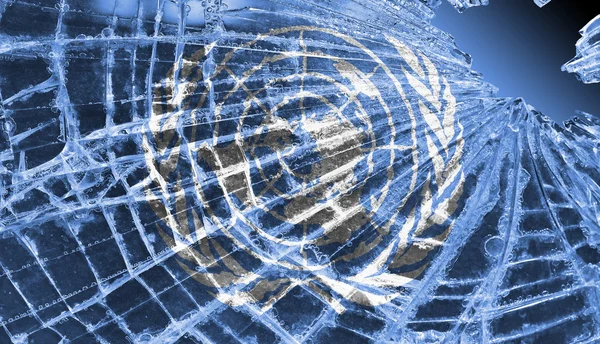 Vidro partido ou gelo com bandeira, Nações Unidas — Fotografia de Stock