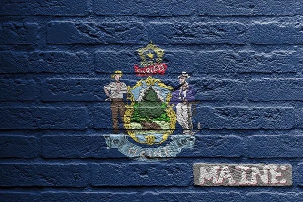 Brick wall with a painting of a flag, Maine — Stock Photo, Image