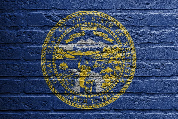 Pared de ladrillo con una pintura de una bandera, Nebraska — Foto de Stock