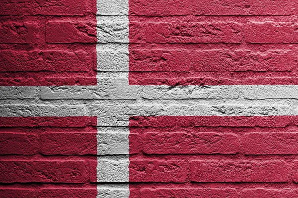 Mur de briques avec une peinture d'un drapeau, Danemark — Photo