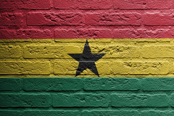 Bakstenen muur met een schilderij van een vlag, ghana — Stockfoto