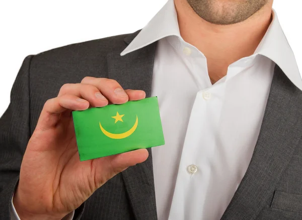 Un homme d'affaires détient une carte de visite, Mauritanie — Photo