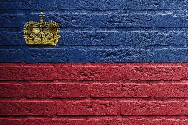 Pared de ladrillo con una pintura de una bandera, Liechtenstein — Foto de Stock