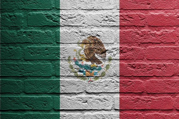 Muro di mattoni con un dipinto di una bandiera, Messico — Foto Stock