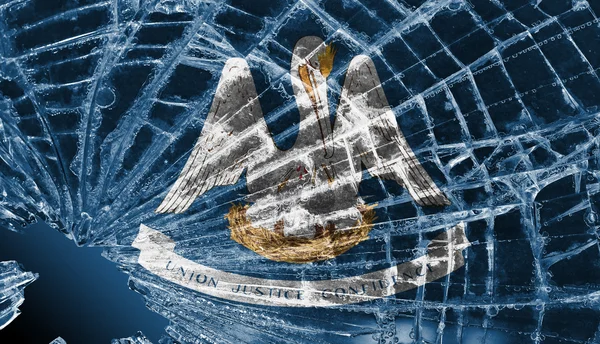 Разбитое стекло или лёд с флагом, Луизиана — стоковое фото