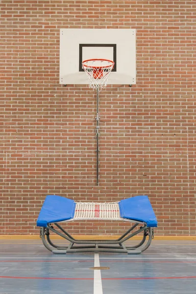 Interno di una palestra a scuola — Foto Stock