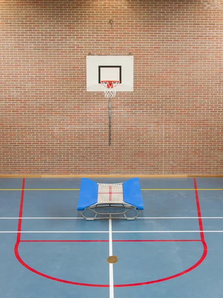 Insidan av ett gym på skolan — Stockfoto