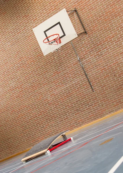 Interno di una palestra a scuola — Foto Stock