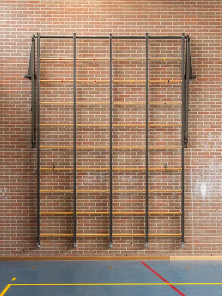 Intérieur d'une salle de gym à l'école — Photo