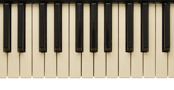 Viejo teclado de piano ligeramente amarillento — Foto de Stock