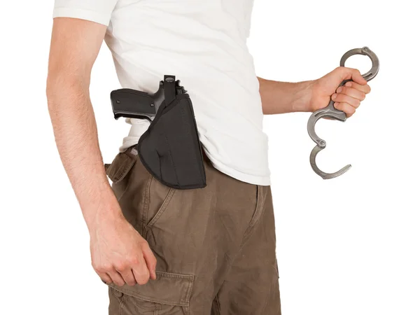 권총과 총을 가진 남자의 클로즈업 — 스톡 사진