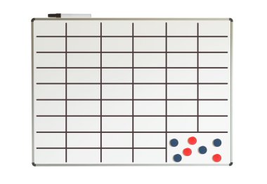 Beyaz tahta üzerinde çizilmiş çizgiler ile