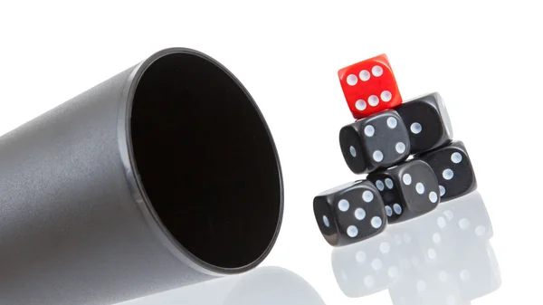 Gambling bakgrund med tärningar och dice cup — Stockfoto