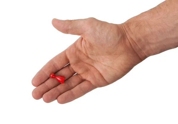 Hand som håller en röd bricka — Stockfoto