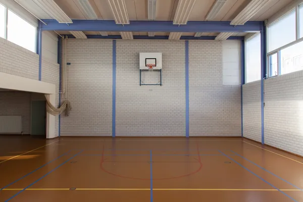 Interior de un gimnasio en la escuela — Foto de Stock