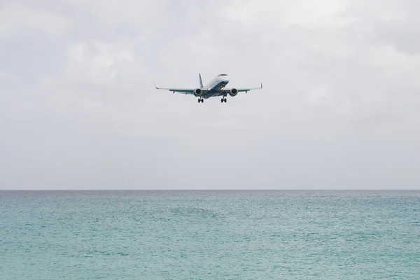St マーティン、アンティル諸島 - 2013 年 7 月 19 日: ジェット ブルー航空は、最速の成長 — ストック写真