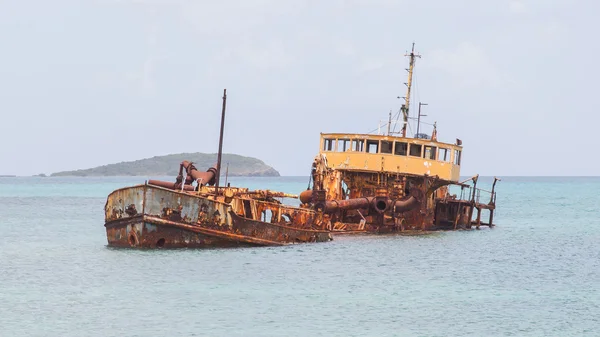 Unidentified sunken vessel — Stock Photo, Image