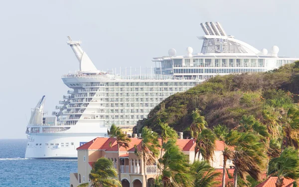 PHILIPSBURG, ST. MAARTEN-JULY 25 Royal Caribbean,Allure of the S — Stock Photo, Image