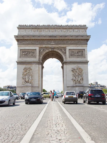 PARIS - JULY 28: Arc de triomphe on July 28, 2013 in Place du Ca — Stock Photo, Image