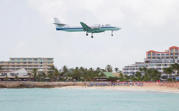 PRINCESS JULIANA AIRPORT, ST MAARTEN - 19 de julho de 2013: Avião l — Fotografia de Stock