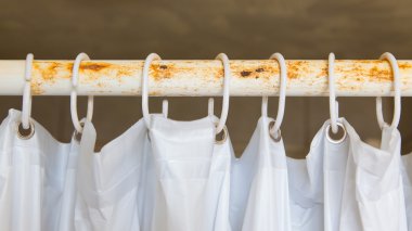 banyo beyaz duş perdesi