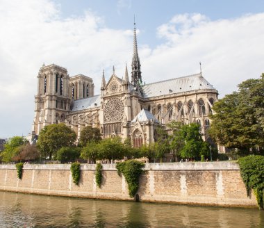 Paris, 28 Temmuz: Katedrali notre dame de paris üzerinde 28 Temmuz 2013.