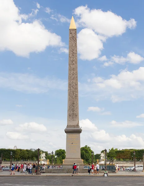 PARIS- JULY 28: Obelisk of Luxor on July 28, 2013. Obelisk of Lu — Stock Photo, Image