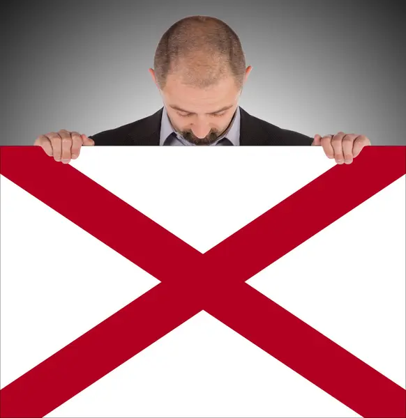 Улыбающийся бизнесмен с большой картой, флагом Алабамы — стоковое фото