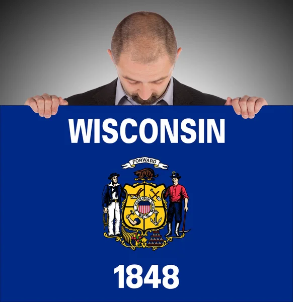 Lachende zakenman met een grote kaart, vlag van wisconsin — Stockfoto