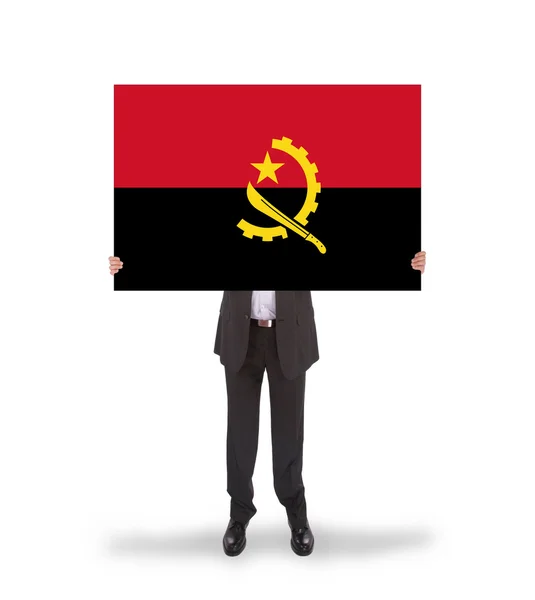 Empresario sosteniendo una tarjeta grande, bandera de Angola — Foto de Stock