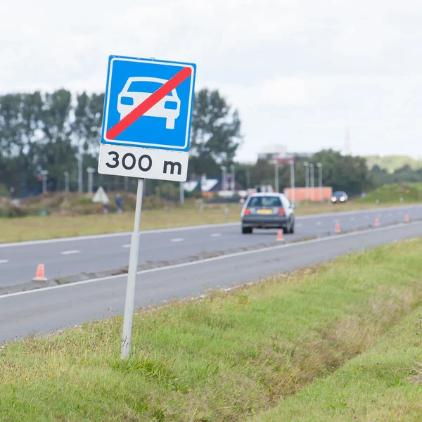 Tegn til enden av en motorvei – stockfoto