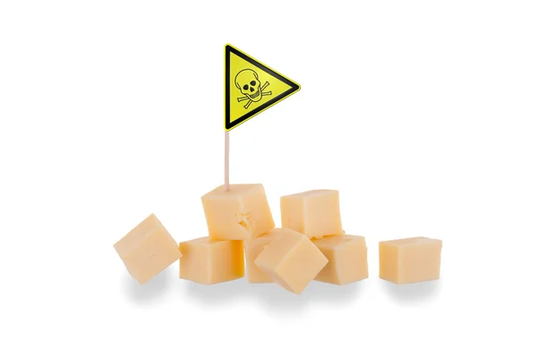 Trozos de queso aislados sobre un fondo blanco — Foto de Stock