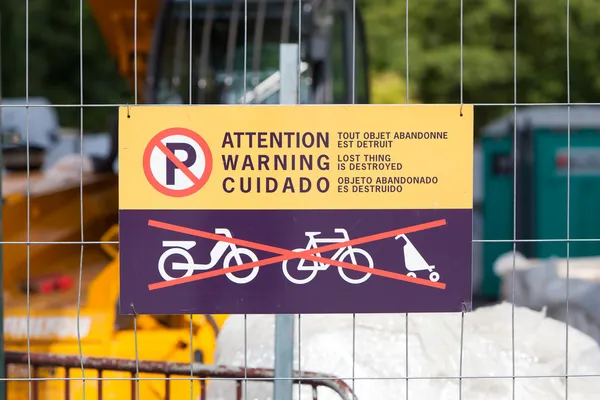 Não há sinal de estacionamento na Torre Eiffel — Fotografia de Stock