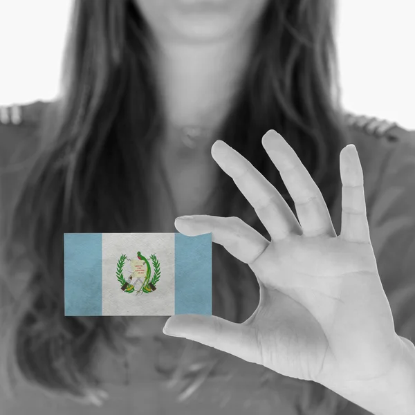 Iş kartı gösteren kadın — Stok fotoğraf