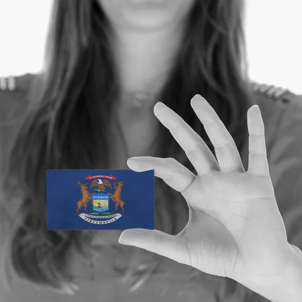 Woman showing a business card — Stock Photo, Image