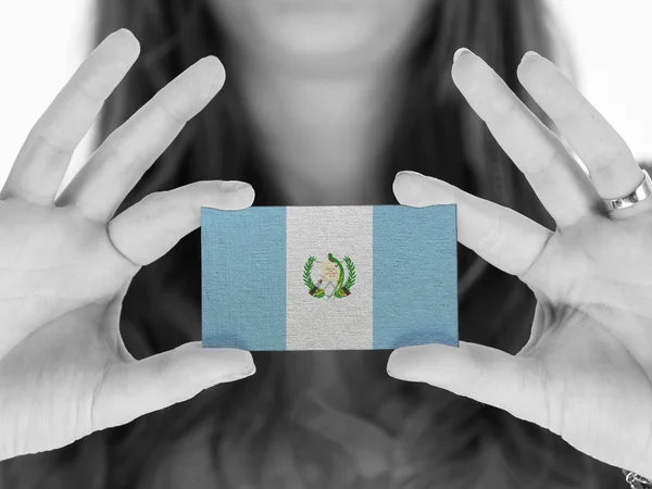 Woman showing a business card — Stock Photo, Image