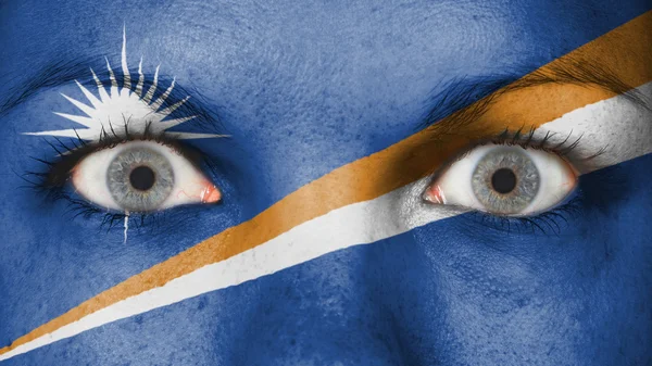 Augen zu und durch mit Flagge — Stockfoto