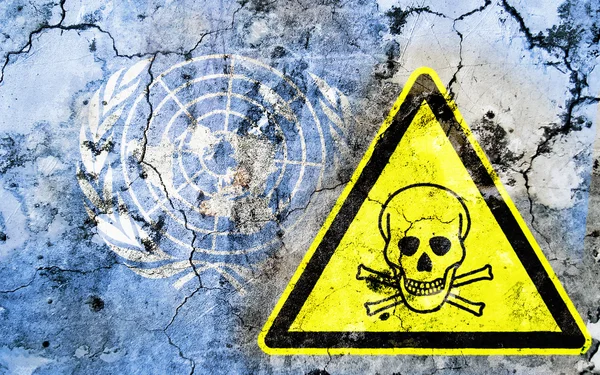 Old cracked wall with poison warning sign and painted flag — Stock Photo, Image