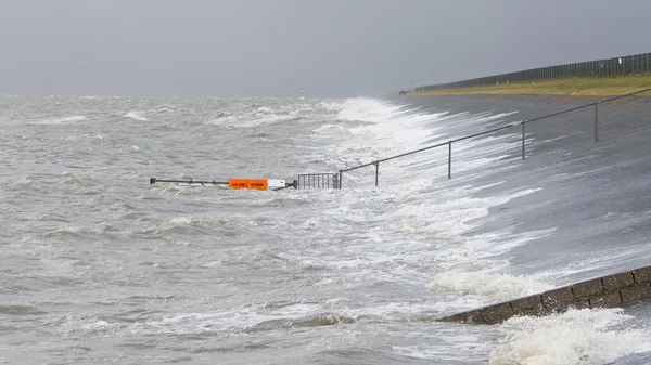 Extreme high tide in the Netherlands — Stock Photo, Image