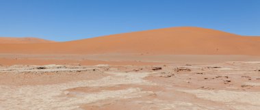 namib Çölü, ünlü Kızıl tepeleri ile deadvlei üzerinden görüntülemek