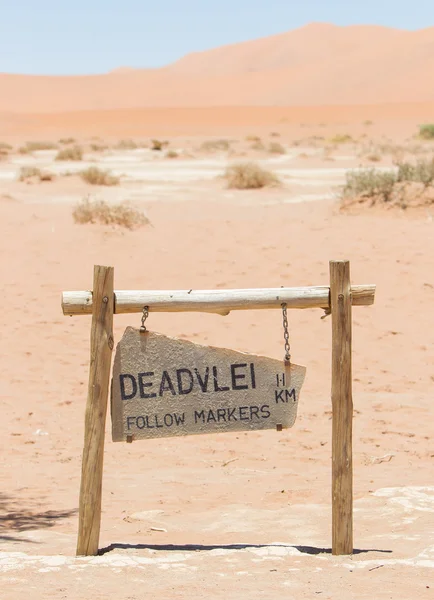 Sign of the Deadvlei (Sossusvlei), the famous red dunes of Namib — Stock Photo, Image