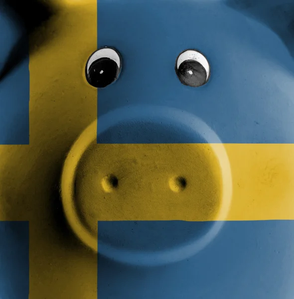 Keramische piggy bank met de schilderkunst van nationale vlag — Stockfoto